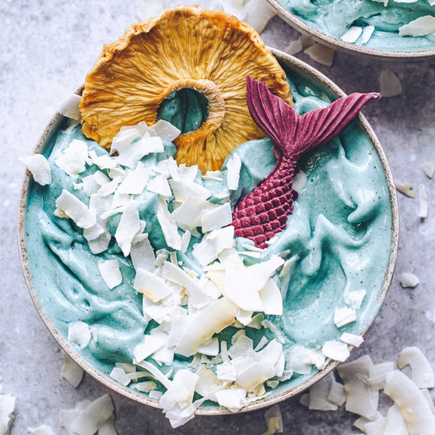 Blå nicecream bowl med Blue Spirulina – krämig, näringsrik och naturligt blå